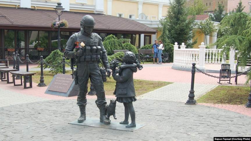 Пам'ятник «ввічливим людям» у Сімферополі