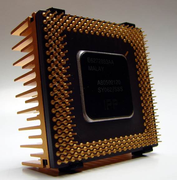 https://texty.org.ua/media/images/Intel_Pentium_Processor_backside_with_heat_sink.original.jpg