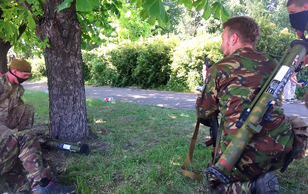 6 Donetsk Donbass Ukraine Kadyrovtsy gunmen terrorist Кто терроризирует Донецк?